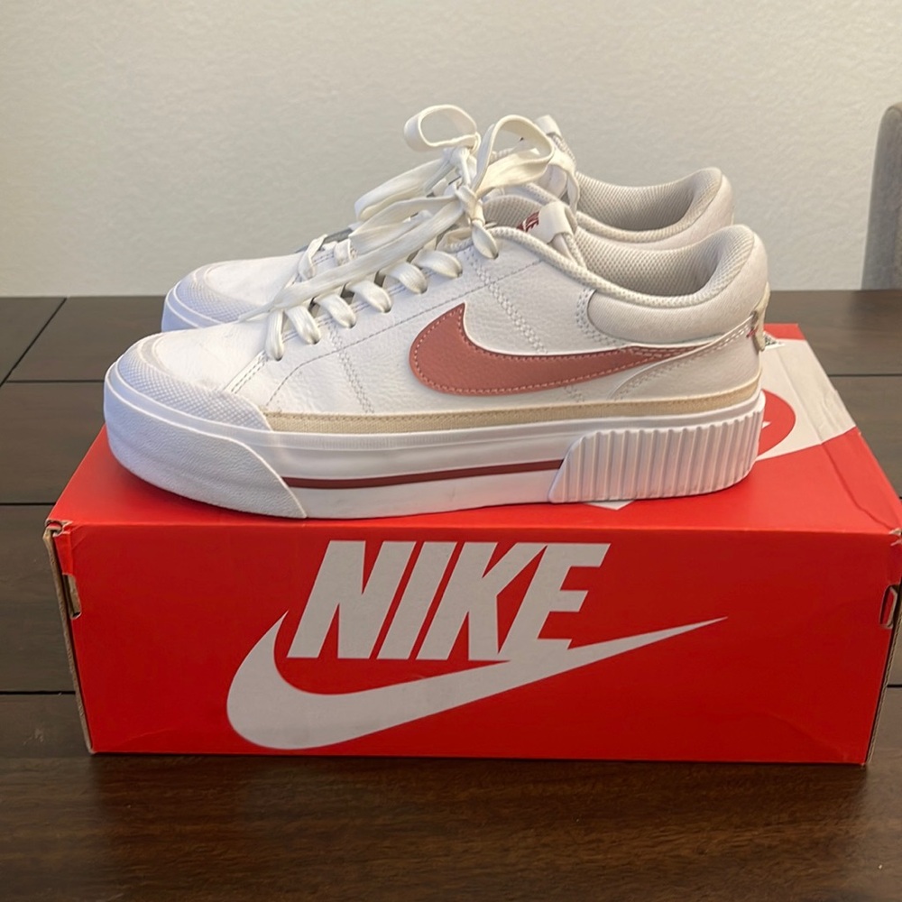 Nike Platform Womens Court legacy Lift, like new only worn a few times.